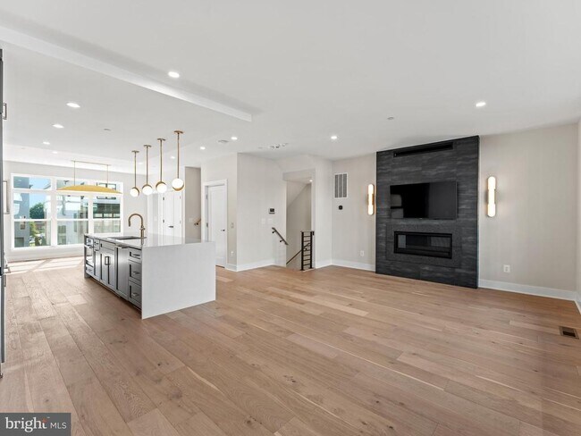 Building Photo - 2015 Tysons Ridgeline Rd