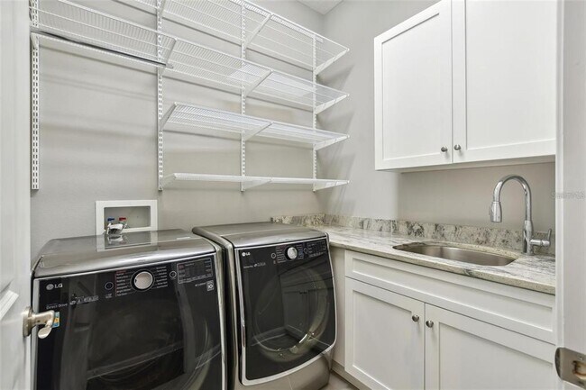 Building Photo - 403 S Melville Ave