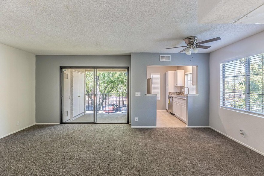 Building Photo - 2554 Olive Dr