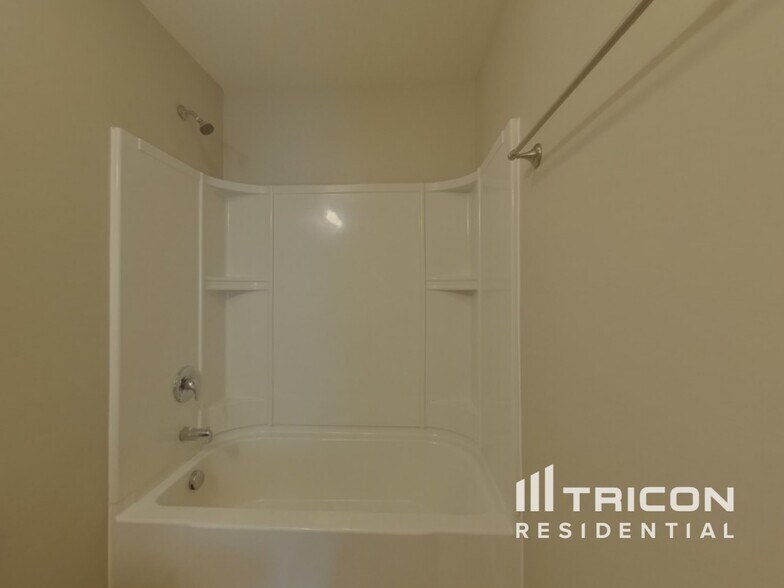Building Photo - 606 Sawtooth Oak Drive