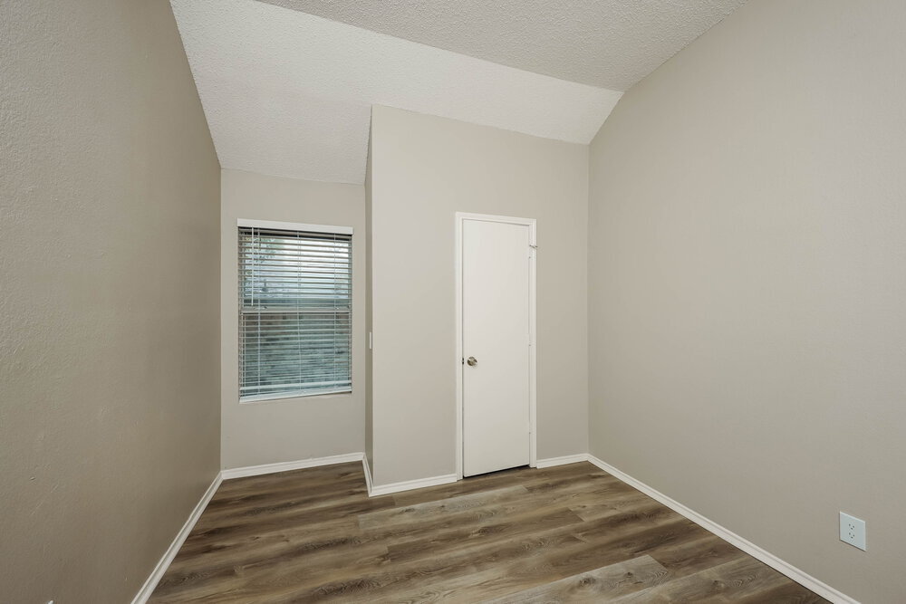 Building Photo - 416 Deauville Dr
