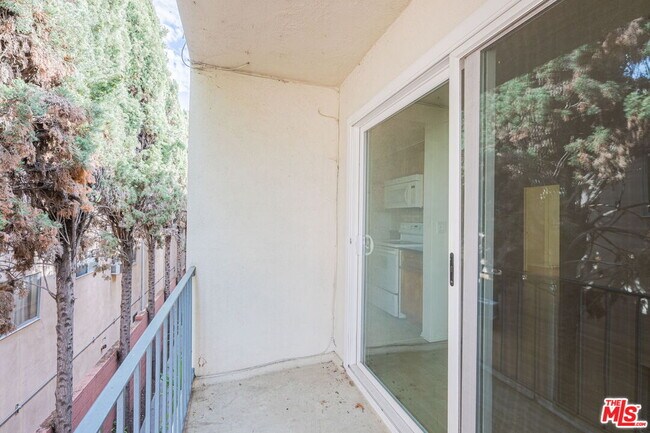 Building Photo - 1544 Stanford St