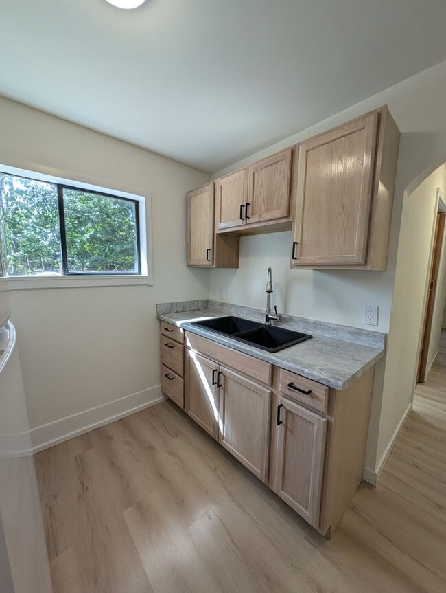 Building Photo - Charming 2 Bed Rental w Bonus Space & Loft! Available Now!