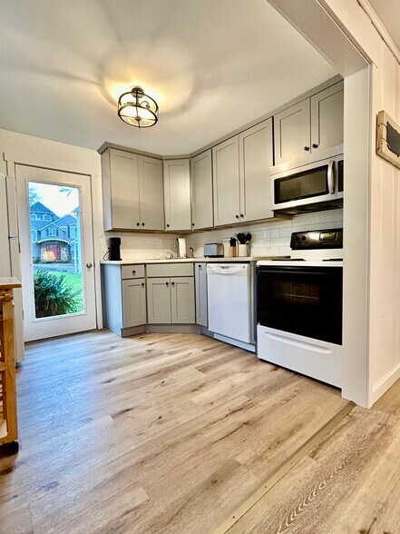Building Photo - 1554 NW 35th Pl