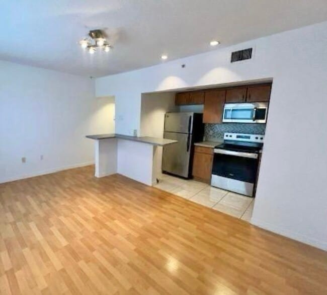 Primary Photo - 7326 Collins Ave