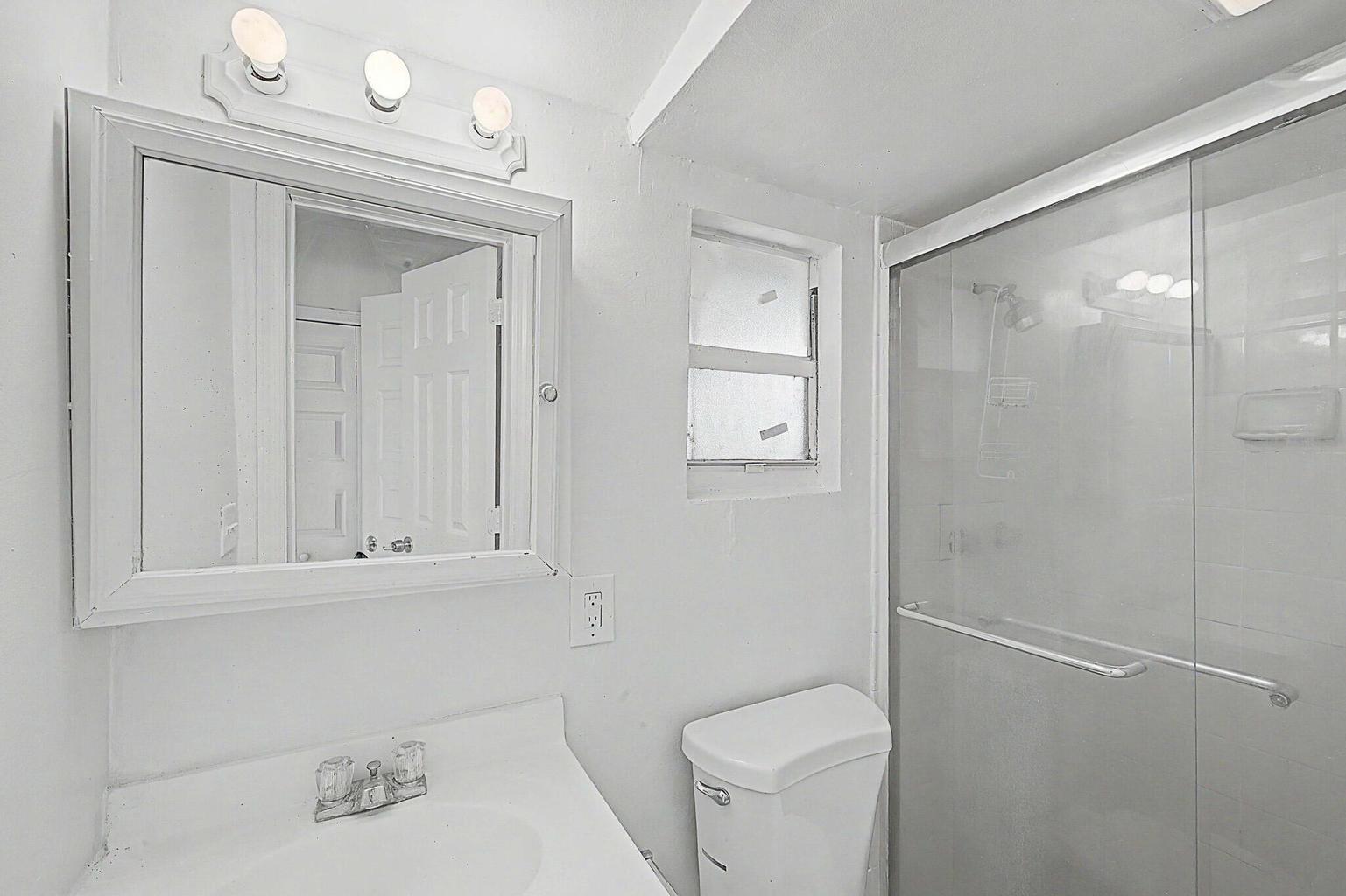 Building Photo - 301 SE 21st Ave