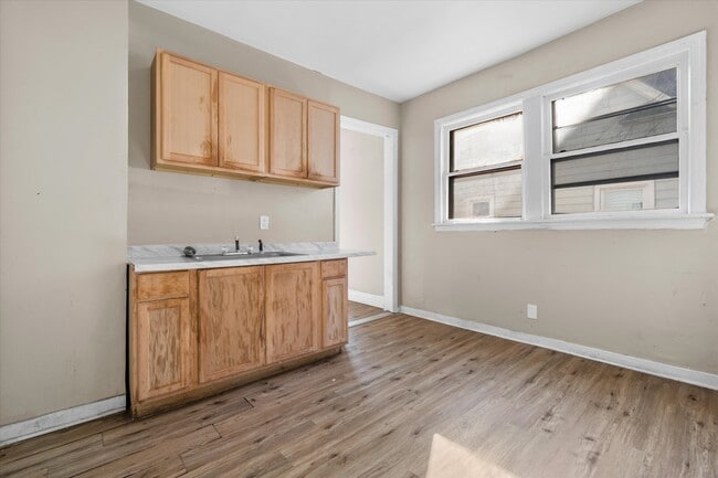 Building Photo - 26th St Milwaukee Duplex