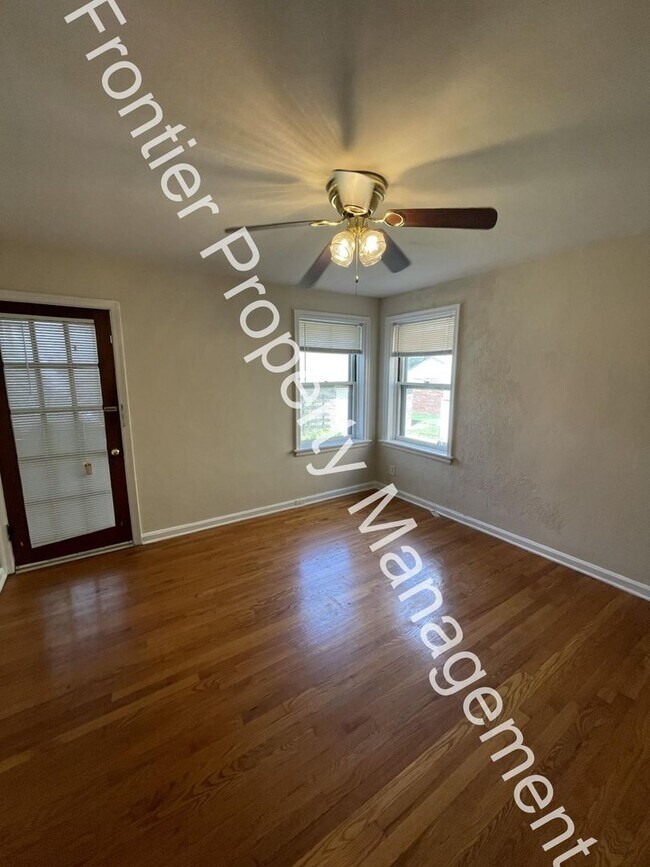 Building Photo - Charming 1-Bedroom Apartment
