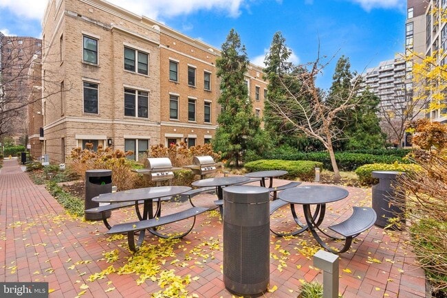 Building Photo - 1508 16th Ct N