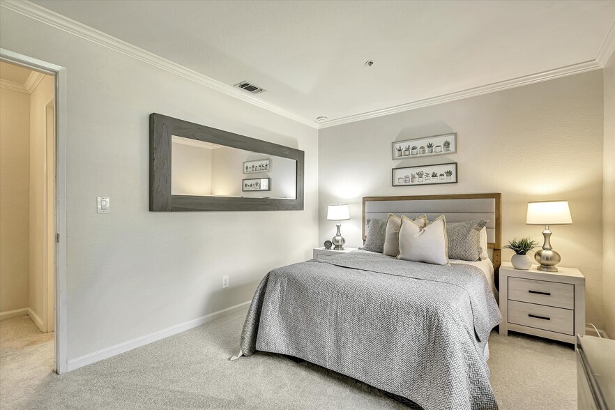 Building Photo - 440 Bollinger Canyon Ln
