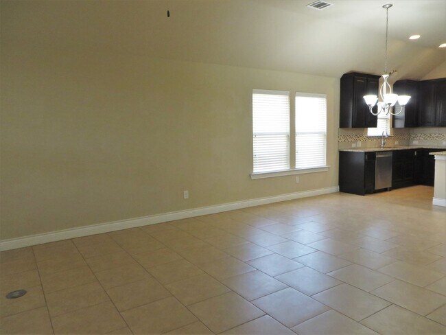 Building Photo - 3 Bedroom 2 Bathroom Siena Round Rock Home