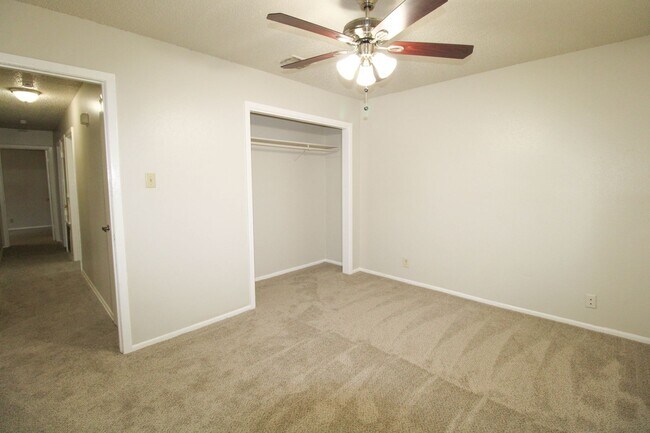 Building Photo - 4724 Oakfield Way