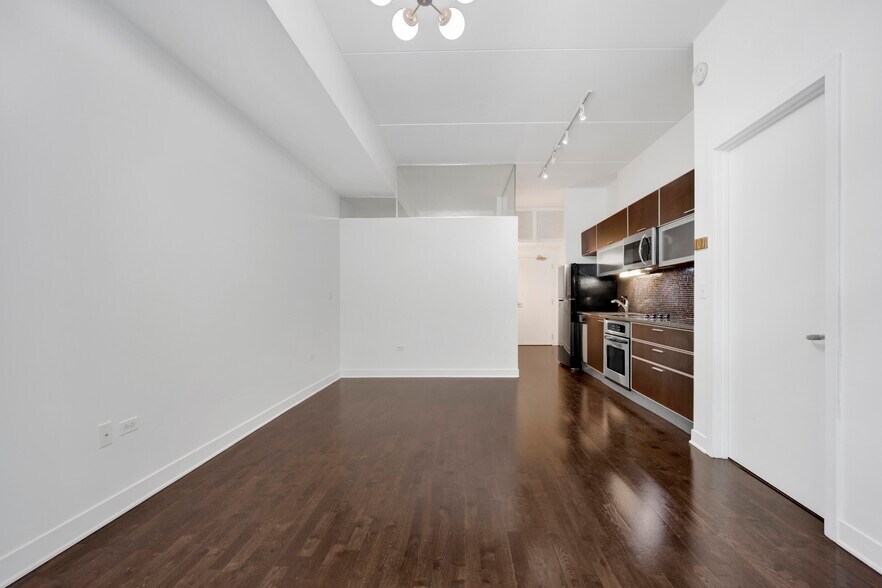 Building Photo - 660 W Wayman St