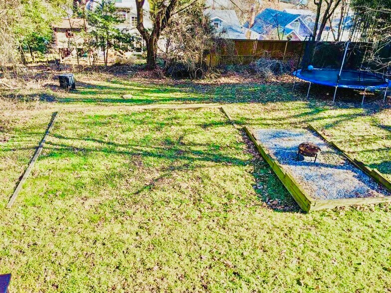 Building Photo - 6749 Eastern Ave