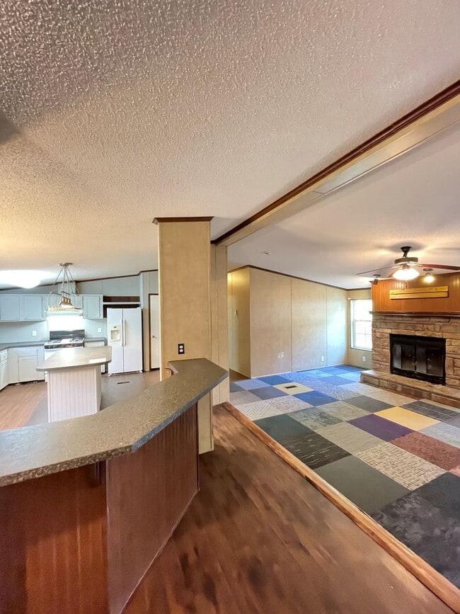 Building Photo - 3 bedroom 2 bath mobile home, LARGE, 1.33 ...