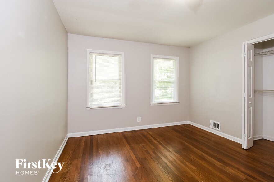 Building Photo - 492 Gresham Rd SW