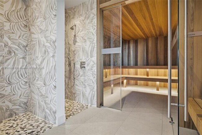 Building Photo - 700 NE 24th St