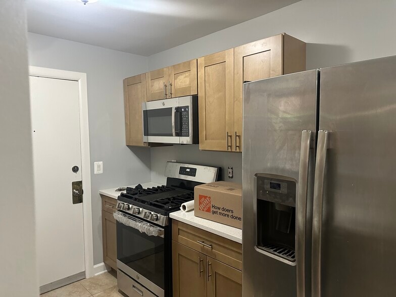 Kitchen - 732 Dobson St