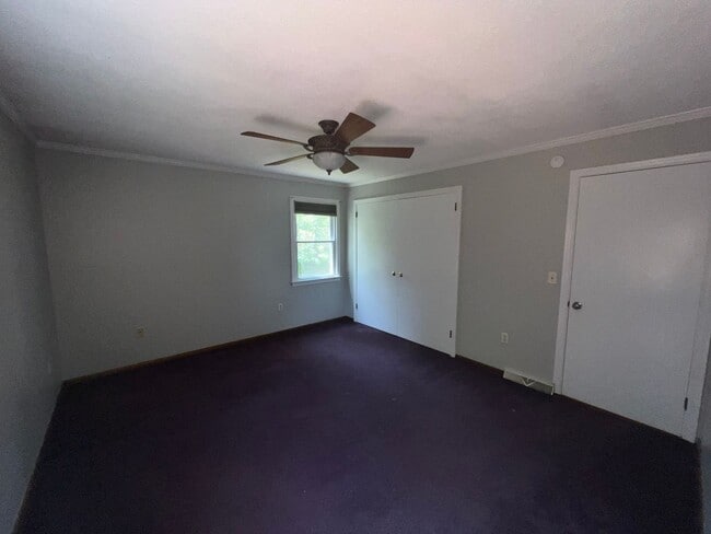 Building Photo - Spacious 3 Bedroom Ranch