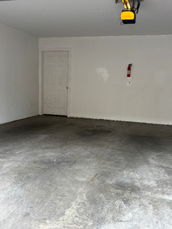 Building Photo - 1520 E Helen Way