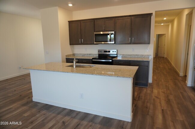 Building Photo - 675 N Crowned Dove Trail