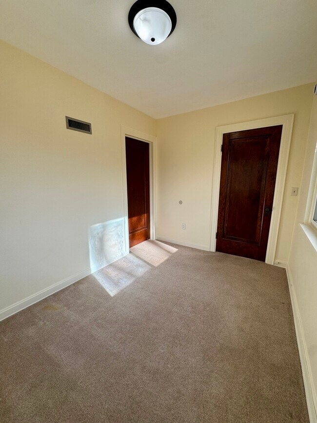 Building Photo - 234 E Pleasant St