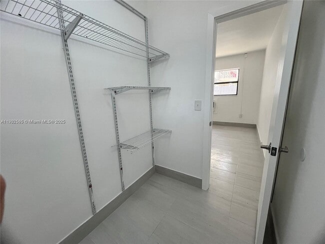 Building Photo - 13390 NE 6th Ave