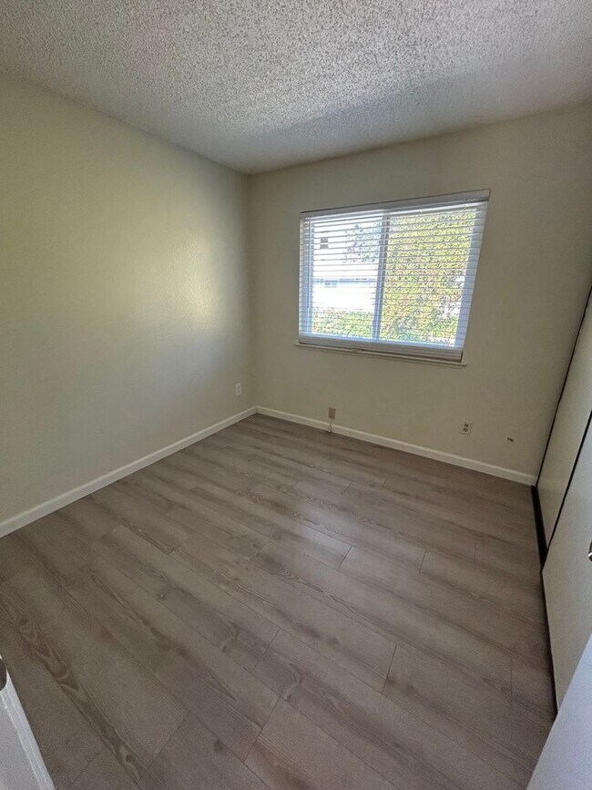 Building Photo - REDUCED!!!