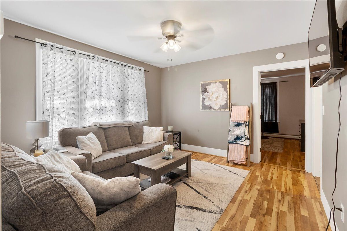 Building Photo - 39 HUDSON Street, Second Floor