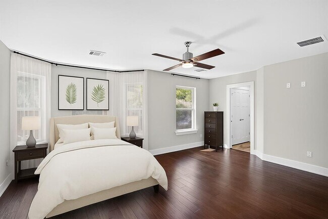 Building Photo - 10624 Lake Park Dr