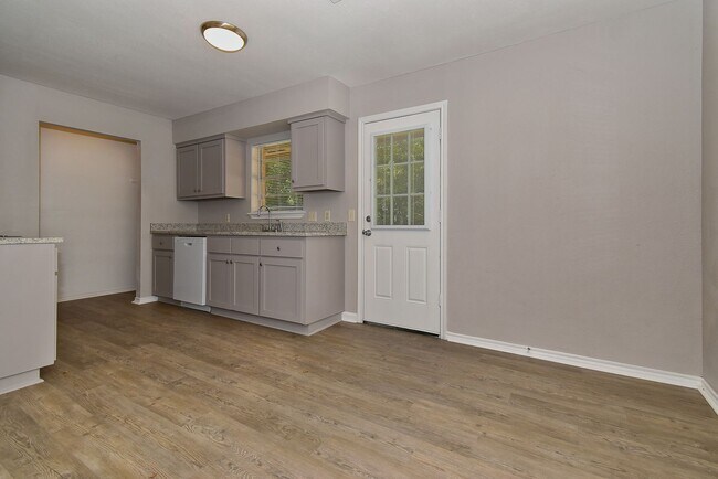 Building Photo - 4008 Templeton St