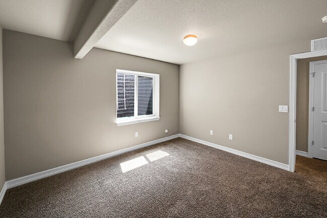 Building Photo - $2,550 - 4 Bed, 3 Bath Home in Colorado Sp...