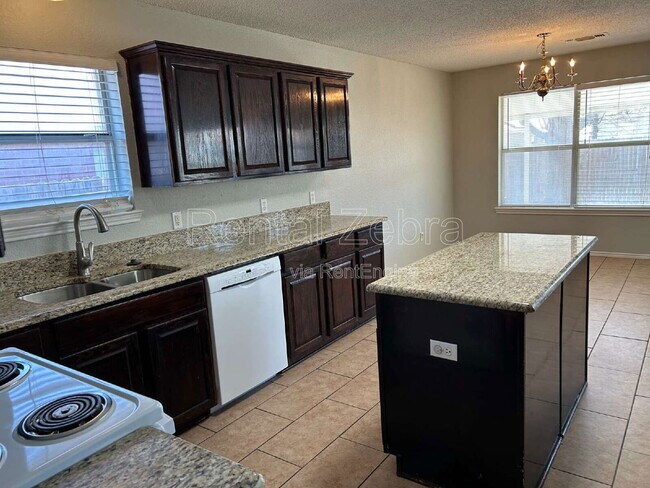 Building Photo - 4001 Cypress Gardens Dr