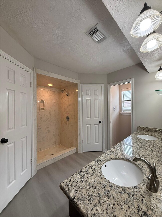 Building Photo - 1042 Cascade Creek Dr