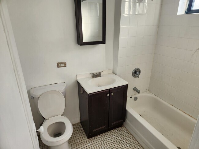 Building Photo - 3948 N Fremont St