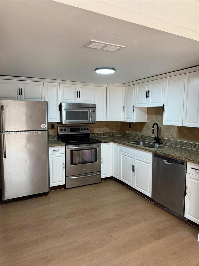 Building Photo - 4163 SW 66th Terrace