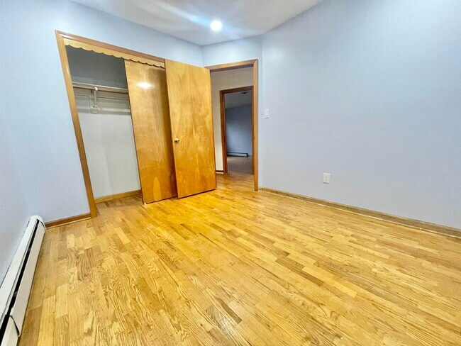 Building Photo - 47 Country Village Ct