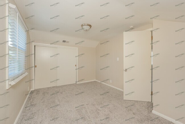 Building Photo - 5702 Pelham Dr