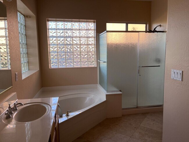 Building Photo - 4746 W Carla Vista Dr
