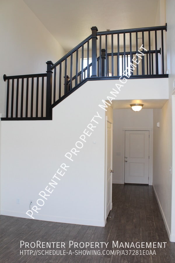 Building Photo - 1045 Stonehaven Dr