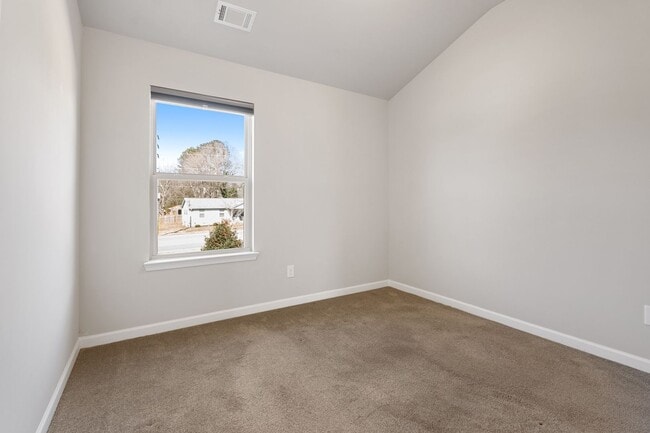 Building Photo - 3 BEDROOM TOWNHOME IN OAKWOOD!