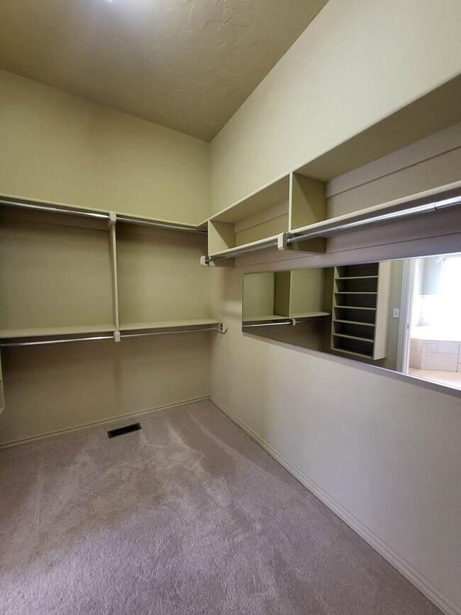 Building Photo - Executive (5) Bed/(4.5) Bath + Study Avail NOW! Must-See Amenities!