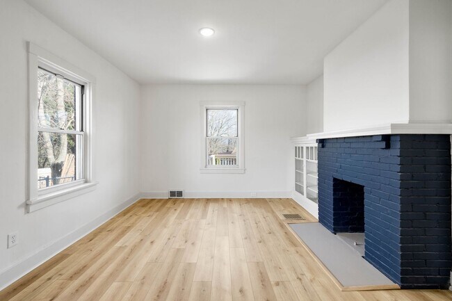 Building Photo - Start the New Year in a new home! This FULLY RENOVATED 3-bedroom in Penn Hills is ready and waiti...