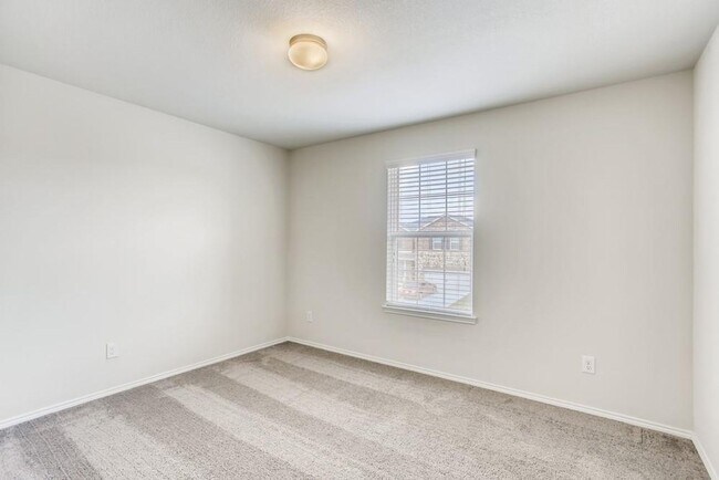 Building Photo - Charming 4-Bedroom Home in Devonshire with Spacious Living Areas and Gorgeous Backyard Oasis.