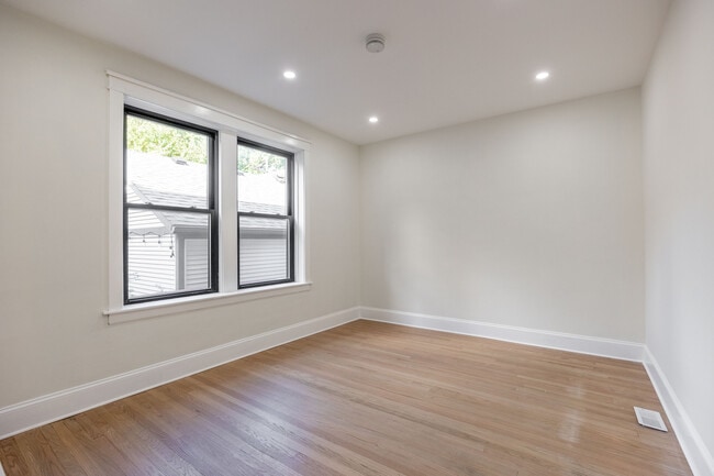 Building Photo - 4638 N Hamilton Ave