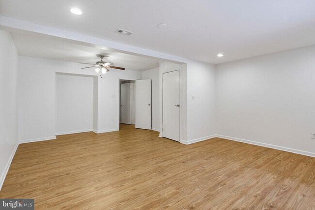 Building Photo - 8867 Willowwood Way