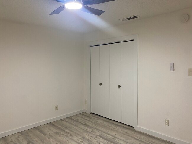 Building Photo - 3865 Suffolk Ln