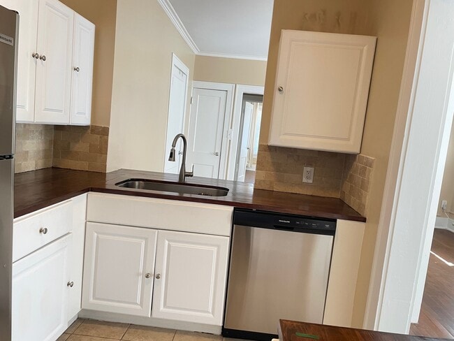 Building Photo - 510 Sul Ross St