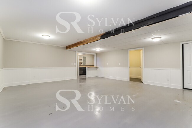Building Photo - Spacious 4BR 3BA Home, Ready for You!