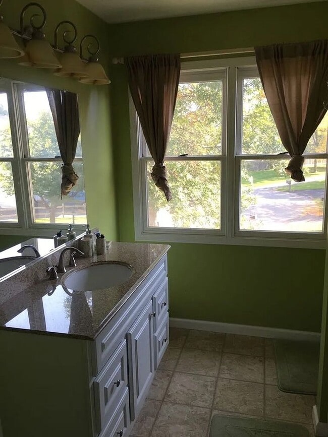 Building Photo - Beautifully Renovated Home in the Shaker School District – Prime Latham Location